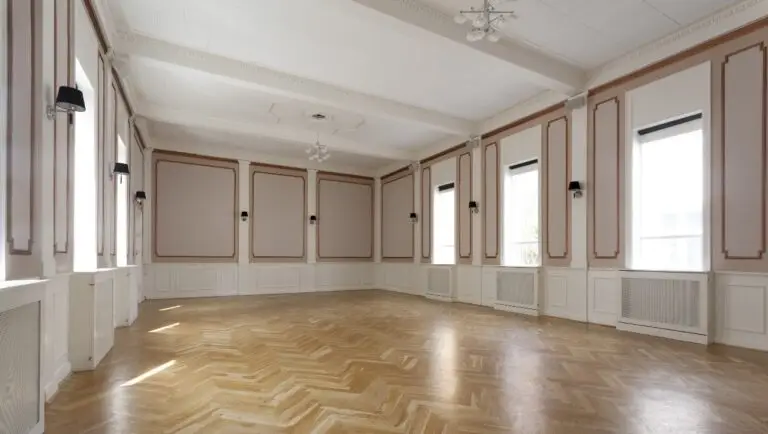 festsal_tom_fra_hjoernet_234